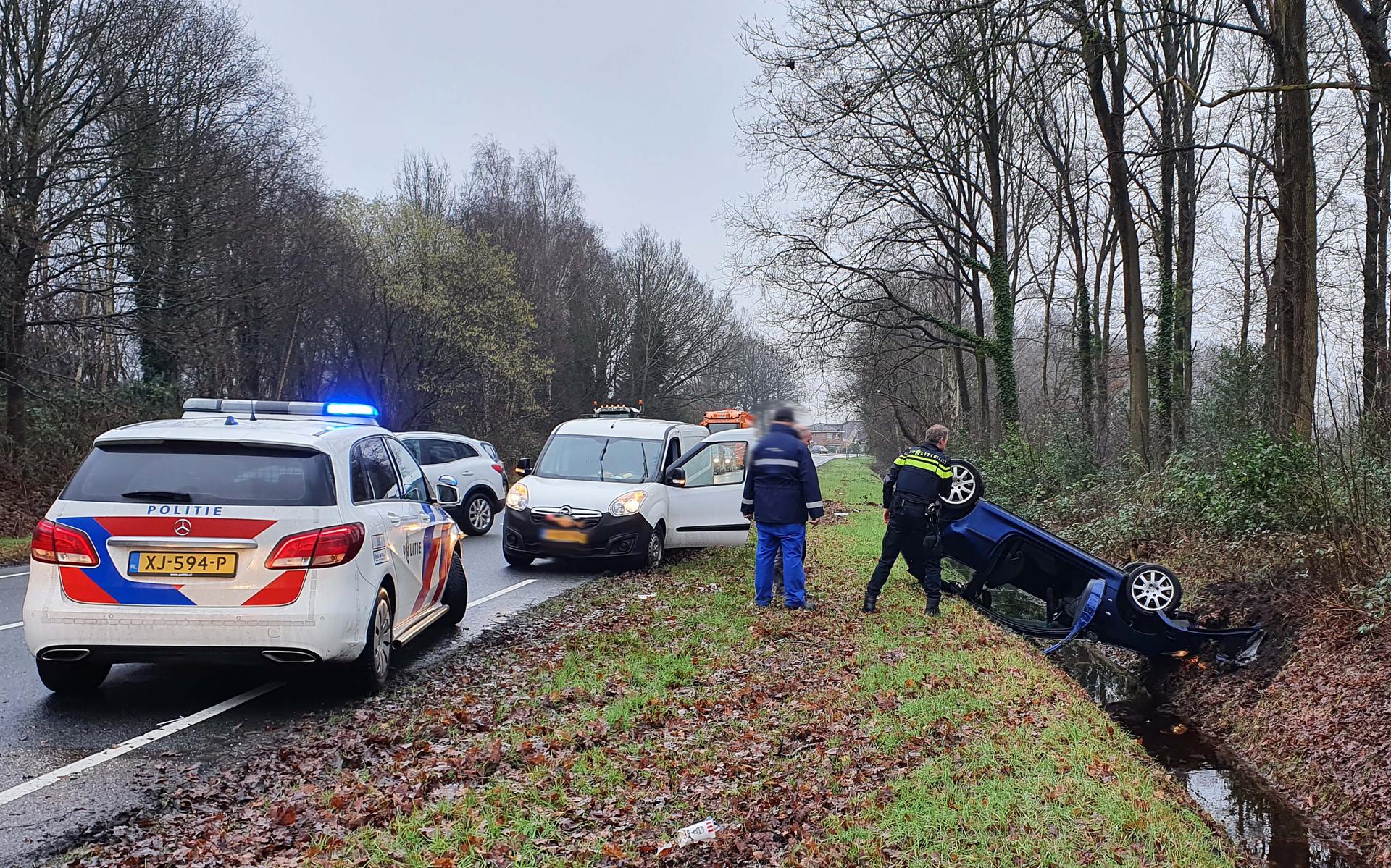 Auto Belandt Op De Kop In Sloot Bij Klazienaveen - Dagblad Van Het Noorden